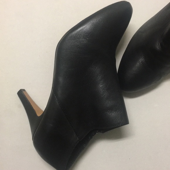 Vince Camuto Vive Ankle Black Boots - Picture 4 of 8